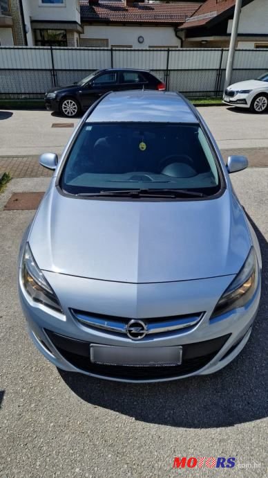 2014' Opel Astra Karavan photo #4