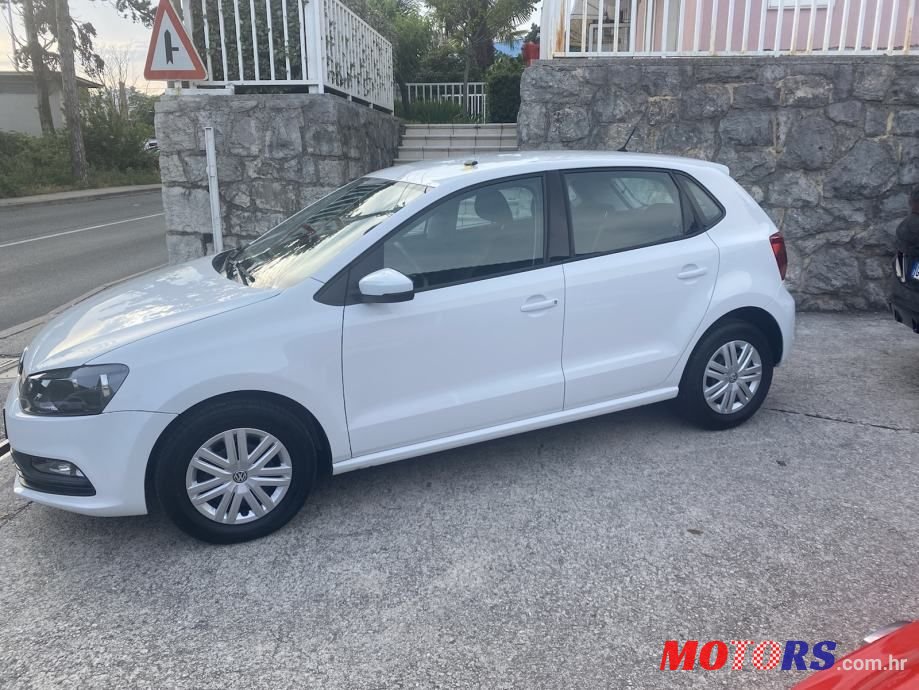 2014' Volkswagen Polo photo #3