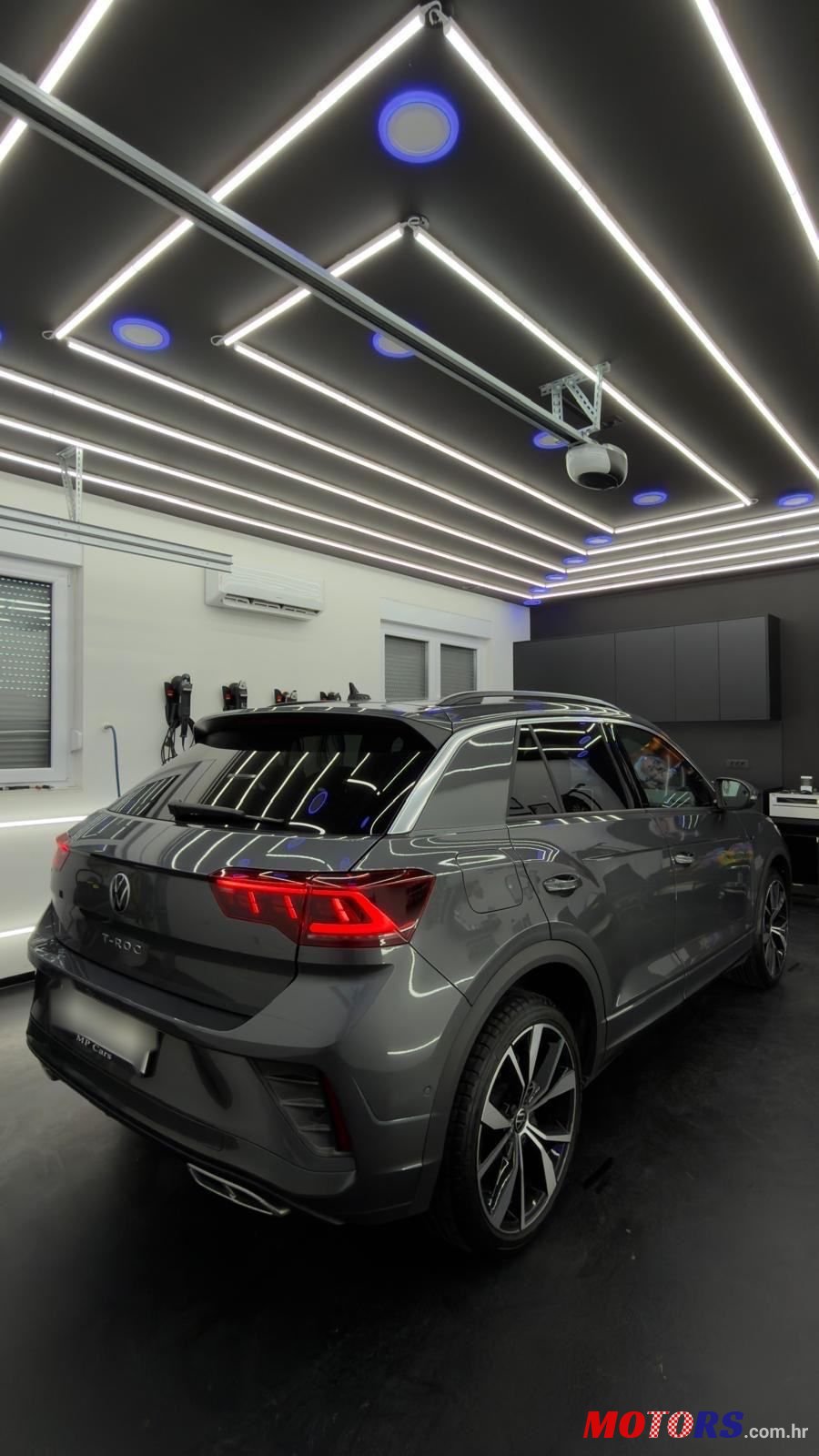 2023' Volkswagen T-Roc 2,0 photo #2