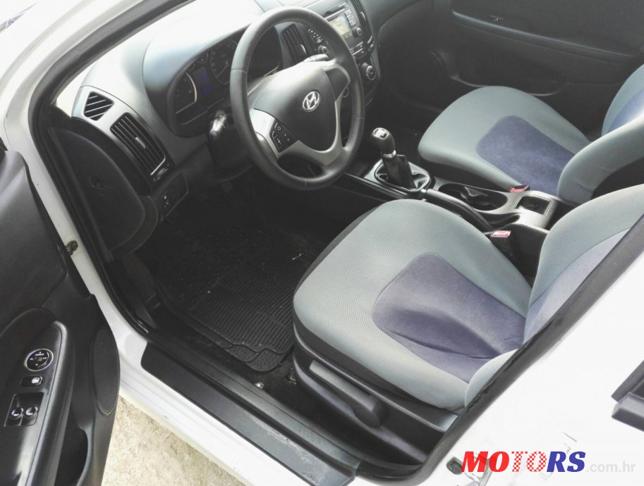 2011' Hyundai i30 photo #2