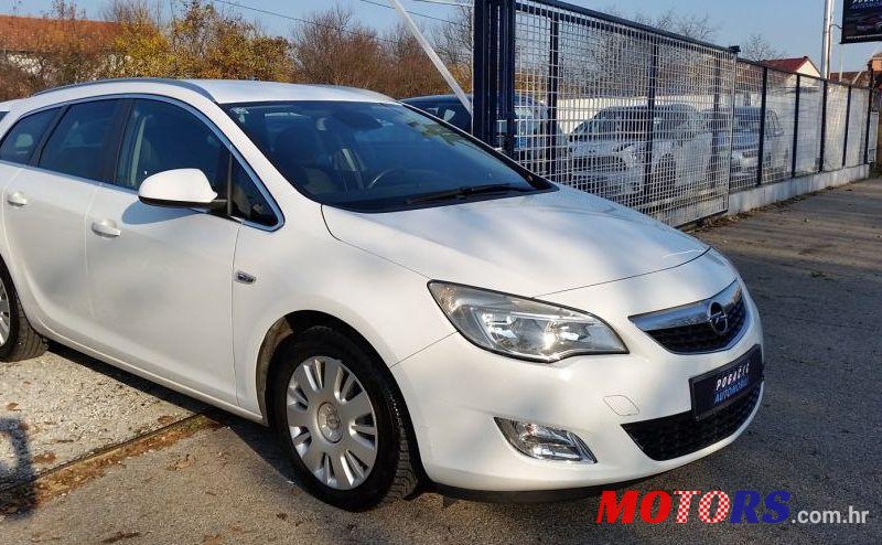 2011' Opel Astra Sports 1,7 Cdti photo #1