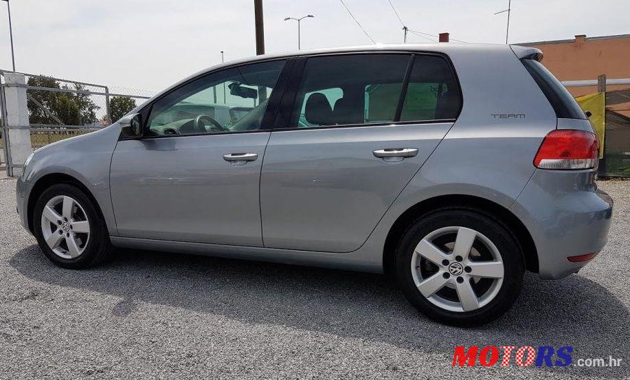 2010' Volkswagen Golf VI 1,6 Tdi photo #3