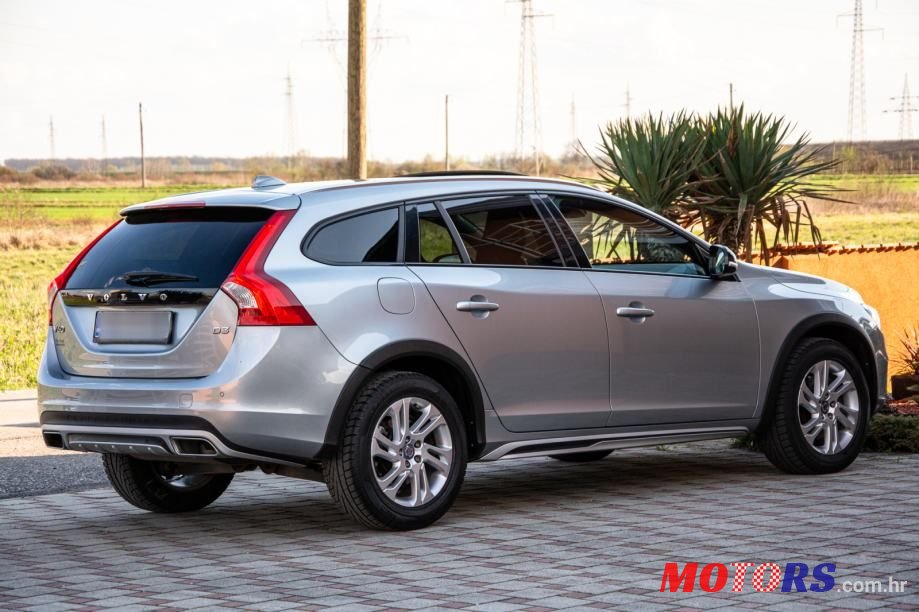 2016' Volvo V60 Cross Country D3 photo #1