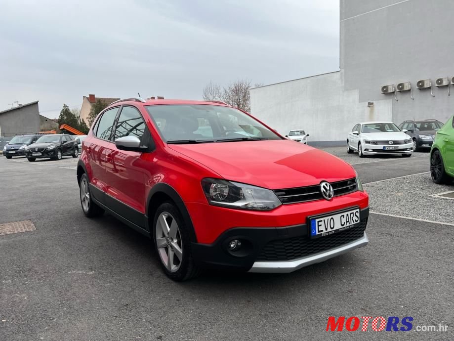 2013' Volkswagen Polo photo #2