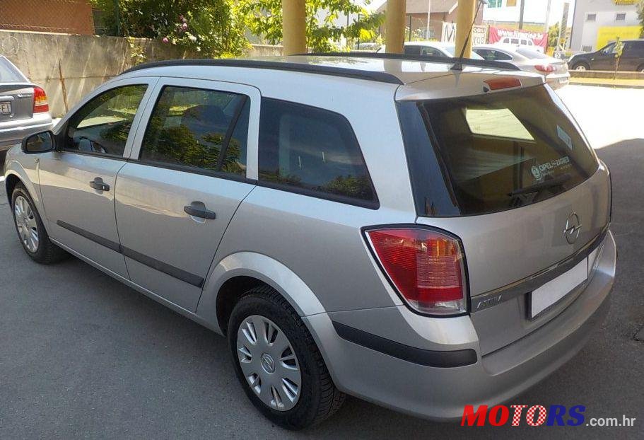 2006' Opel Astra Karavan photo #2
