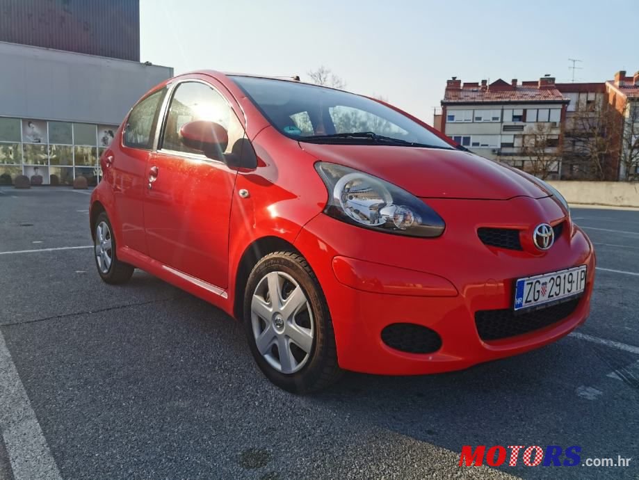 2010' Toyota Aygo photo #2