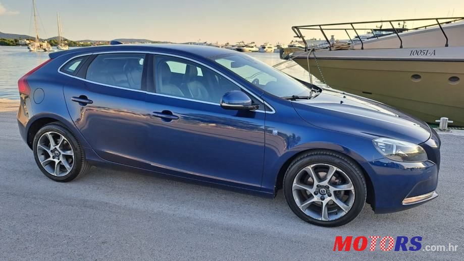 2015' Volvo V40 D2 photo #5