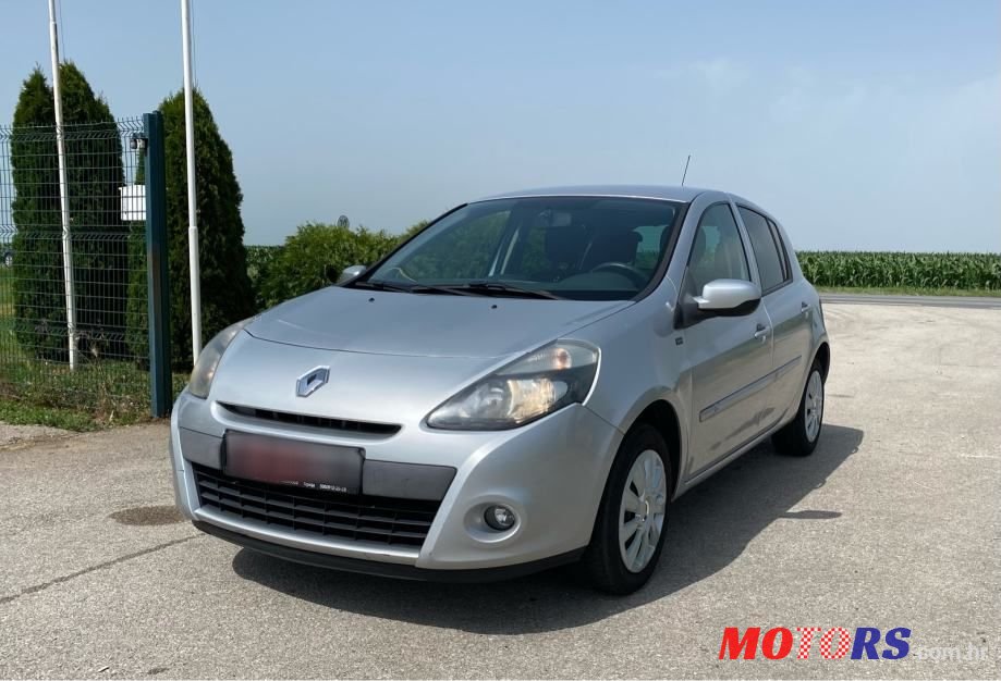 2011' Renault Clio photo #1