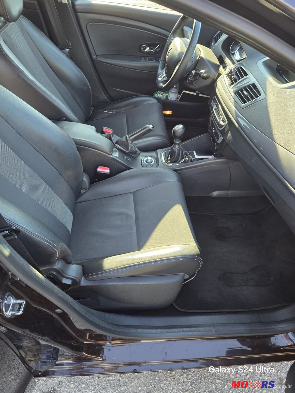 2015' Renault Megane Grandtour photo #6