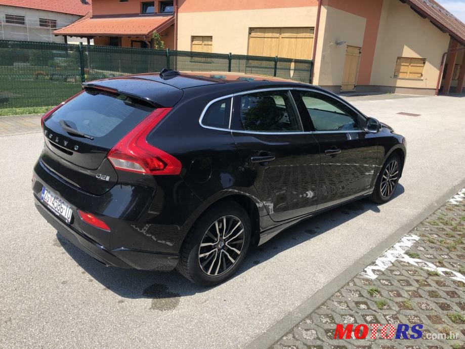 2017' Volvo V40 D2 photo #6