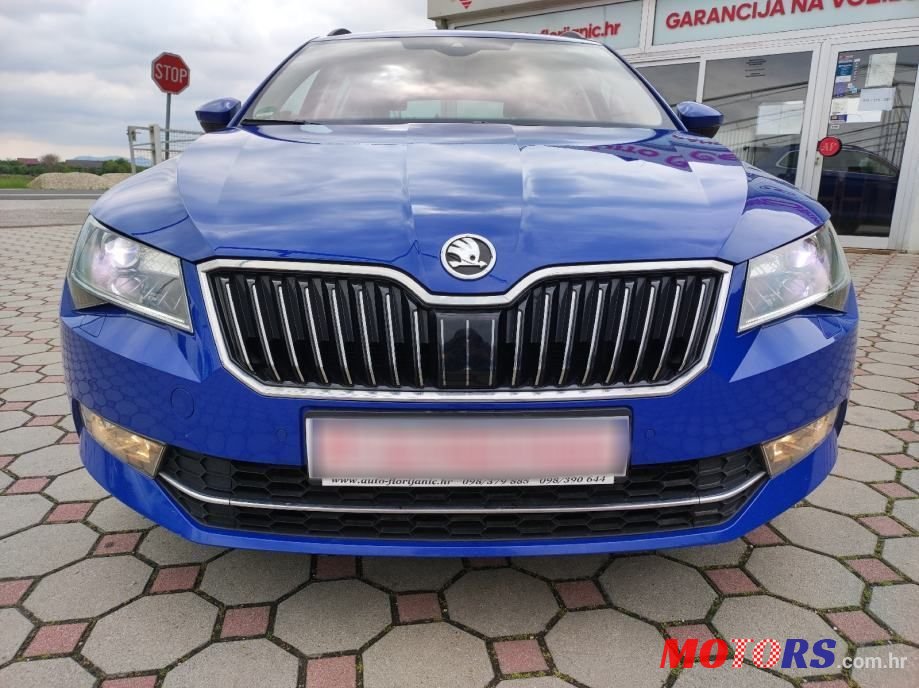 2019' Skoda Superb Combi photo #2