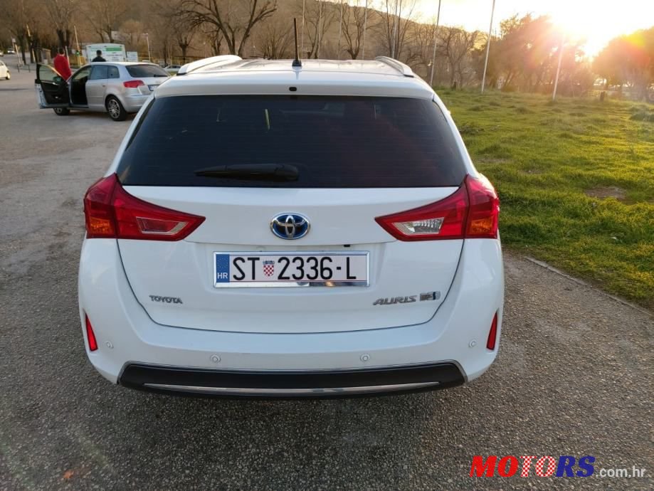 2014' Toyota Auris Karavan photo #3