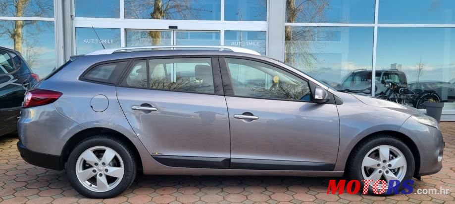 2010' Renault Megane Grandtour photo #5