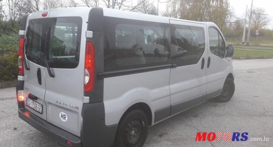 2013' Opel Vivaro 2,0 2,9 T Eu5 Co2) photo #2