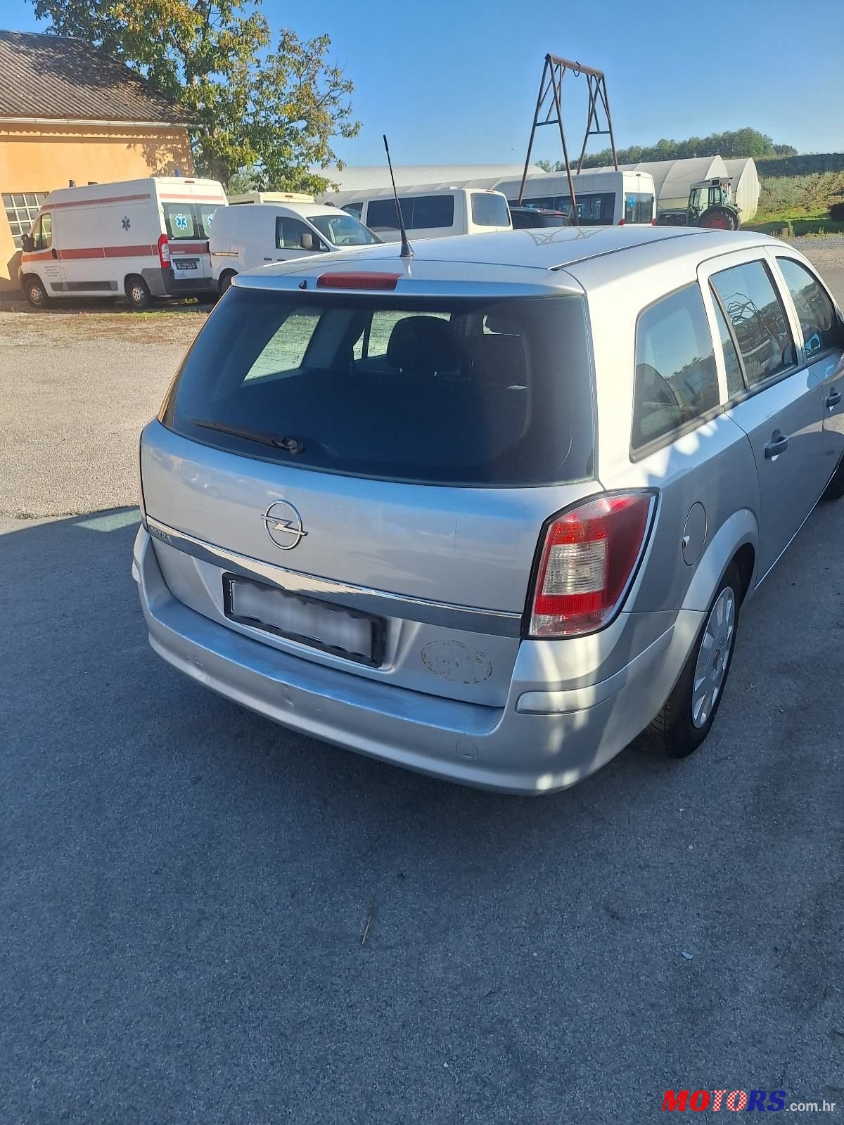 2010' Opel Astra Karavan photo #4