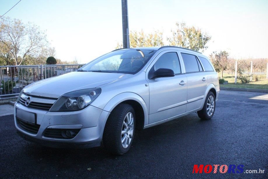 2005' Opel Astra Karavan photo #2