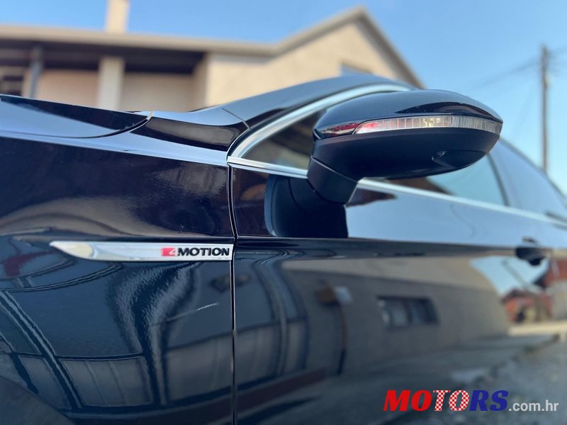 2017' Volkswagen Passat 4Motion photo #4