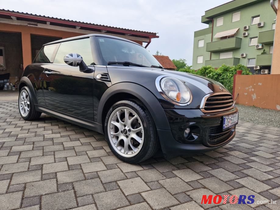 2011' MINI Cooper photo #2