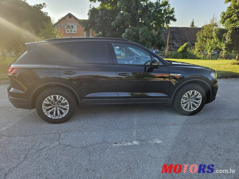 2021' Volkswagen Touareg V6 Tdi photo #6