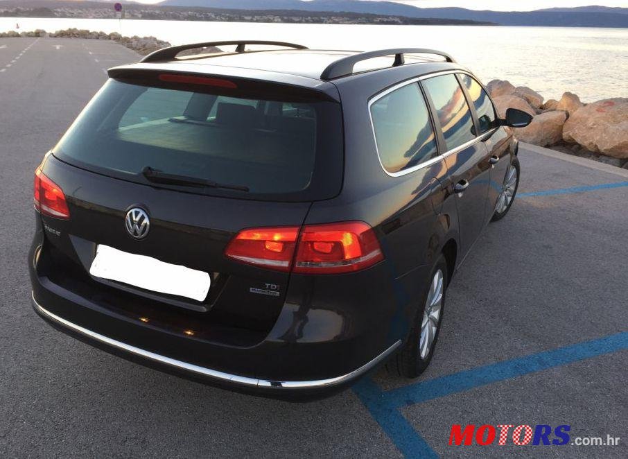 2011' Volkswagen Passat Variant photo #3