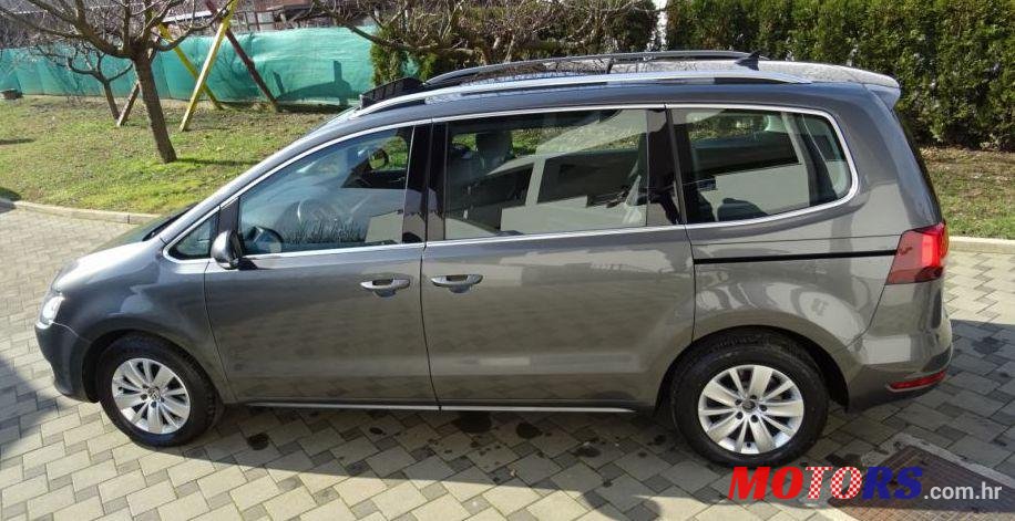 2015' Volkswagen Sharan 2,0 Tdi Bmt photo #1