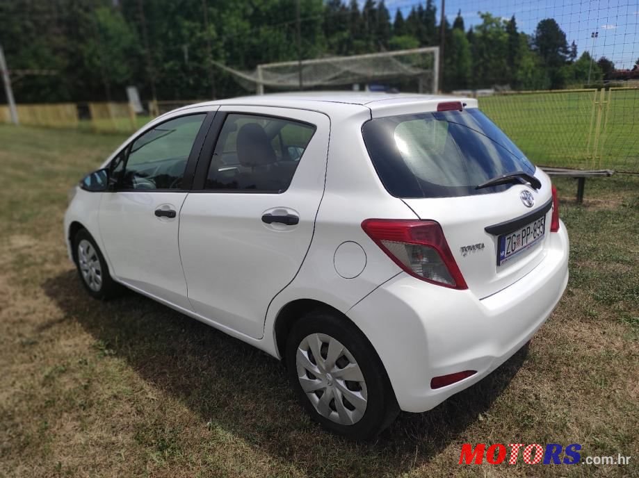 2014' Toyota Yaris photo #4