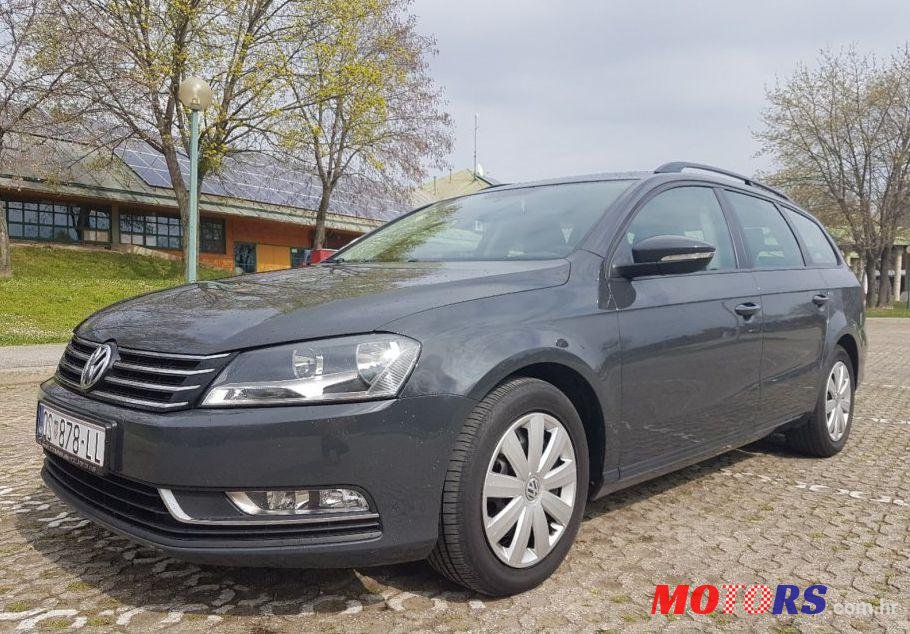 2011' Volkswagen Passat Variant photo #1