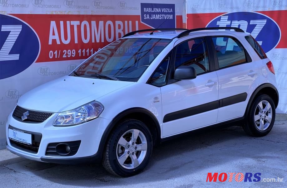 2011' Suzuki SX4 photo #2