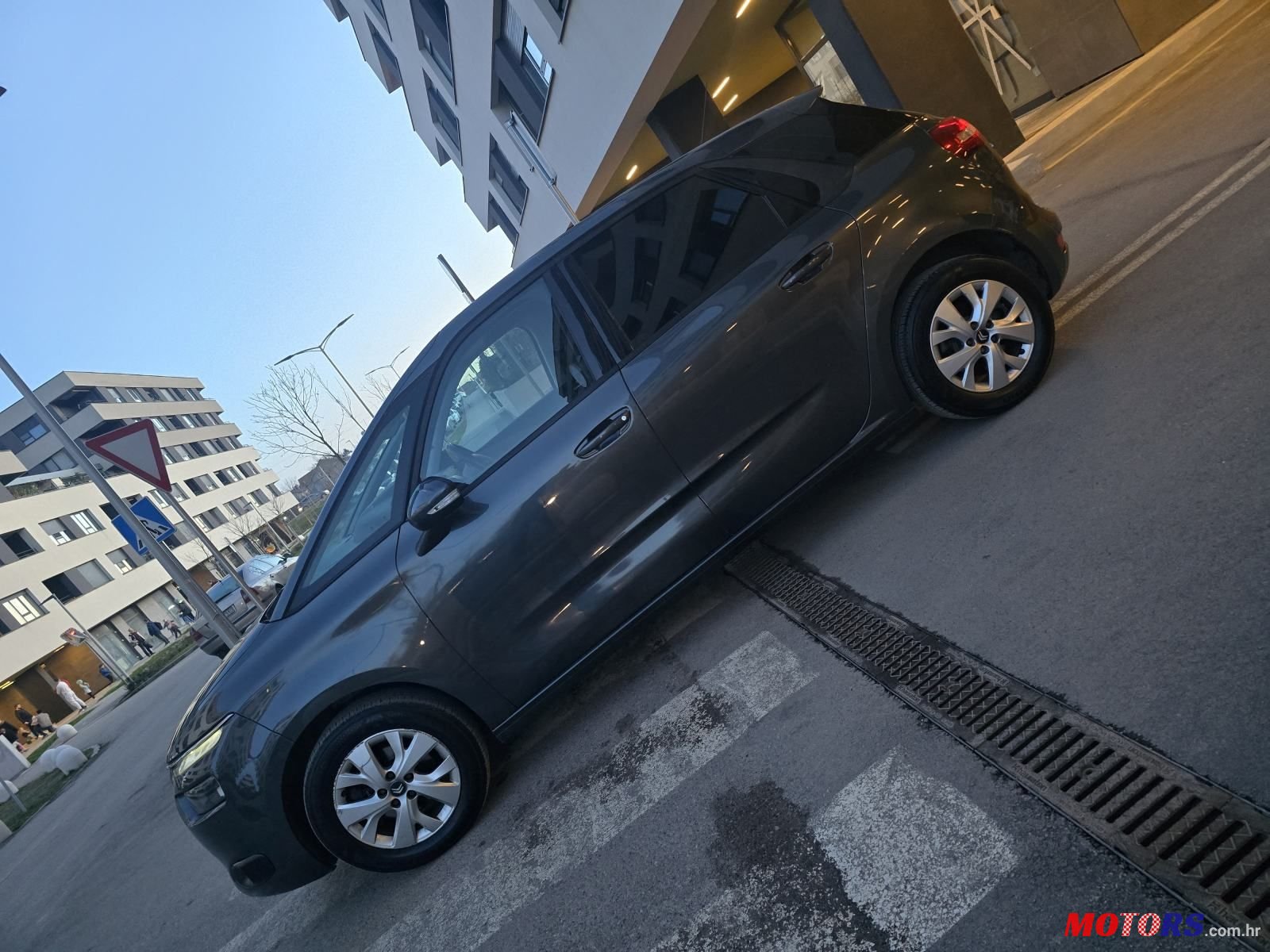 2015' Citroen C4 Picasso 1,6 S&S photo #3