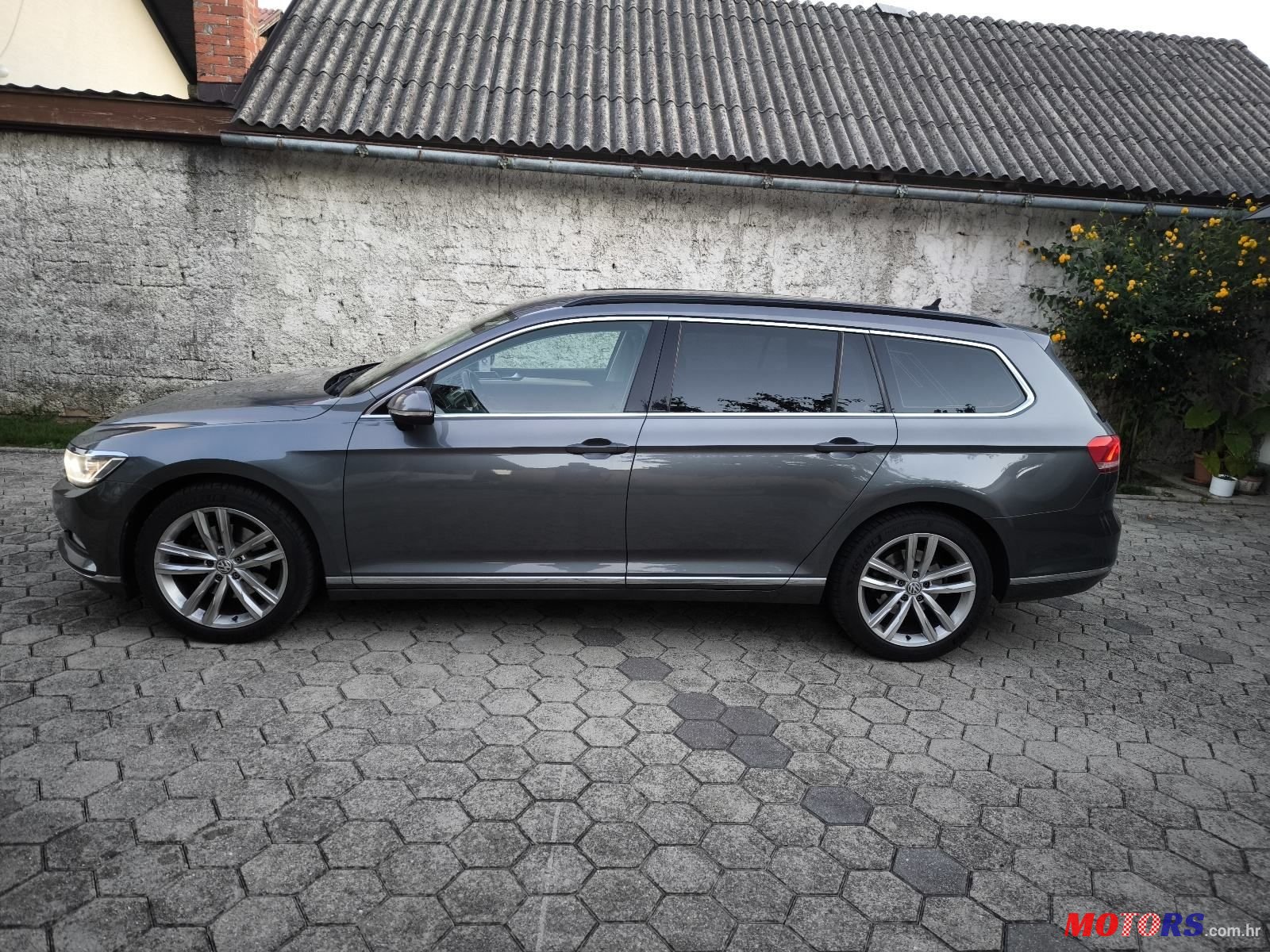 2017' Volkswagen Passat Variant photo #3