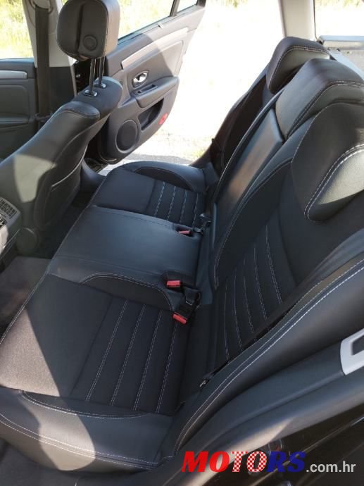 2013' Renault Laguna Grandtour photo #5