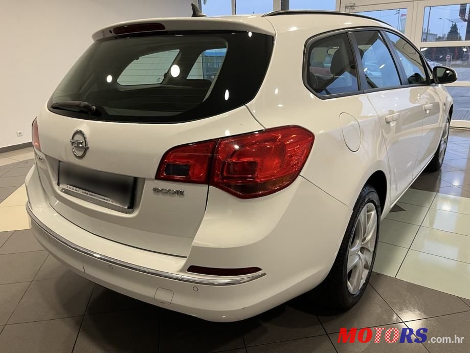 2014' Opel Astra Karavan photo #4