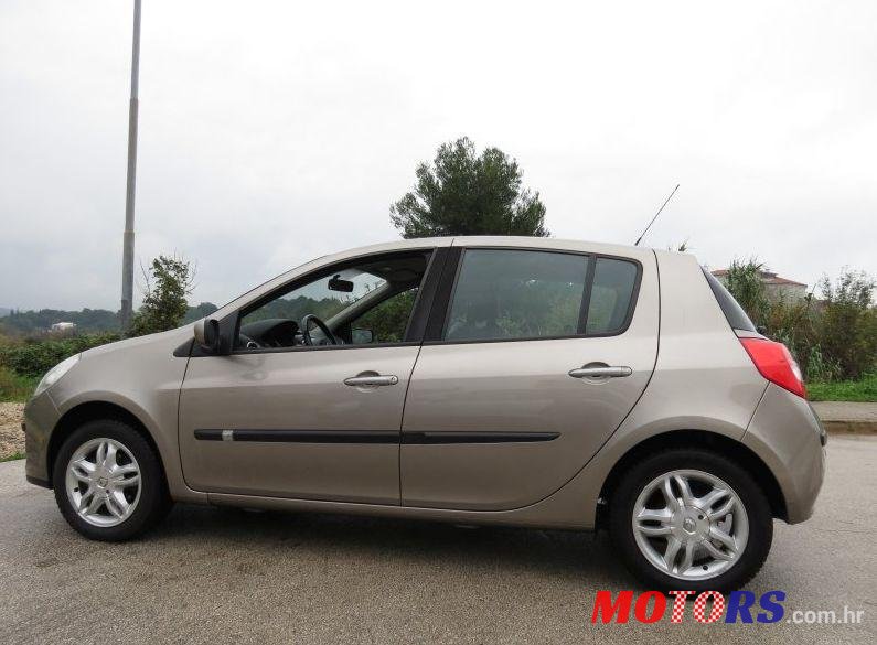 2008' Renault Clio 1.2 16V Turbo photo #2