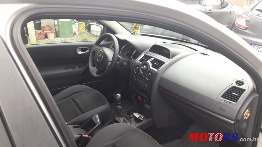 2008' Renault Megane Grandtour photo #1