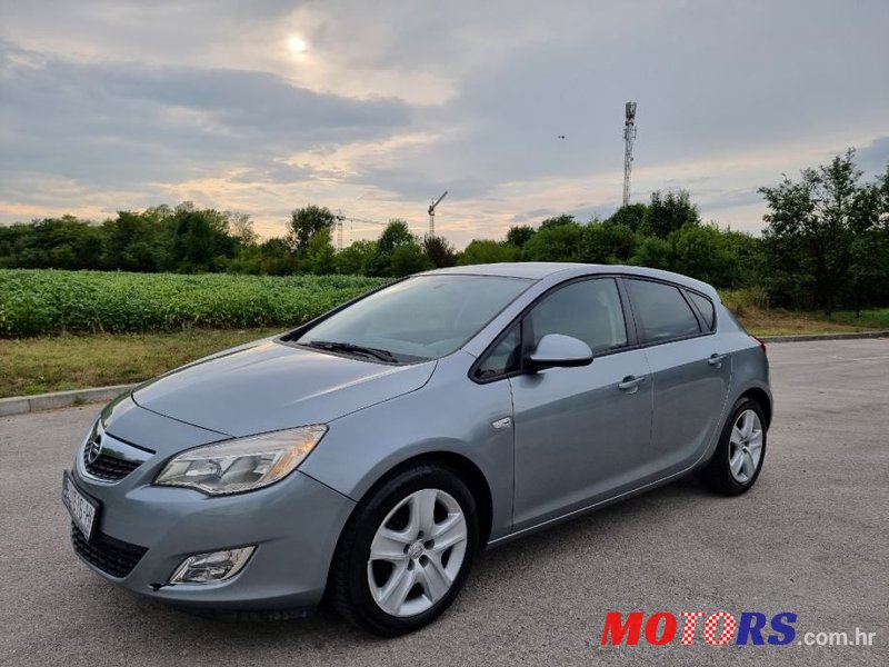 2011' Opel Astra 1,3 Cdti photo #1