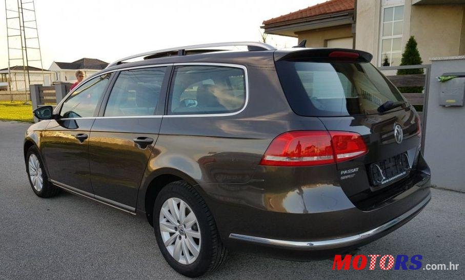 2013' Volkswagen Passat Variant photo #1