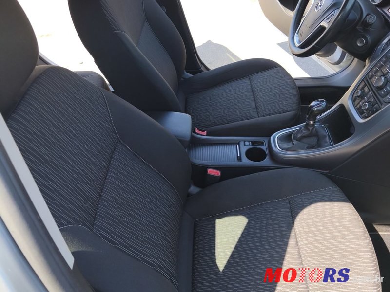 2015' Opel Astra Karavan photo #5