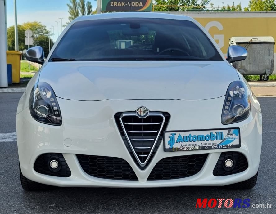 2011' Alfa Romeo Giulietta 2,0 photo #2