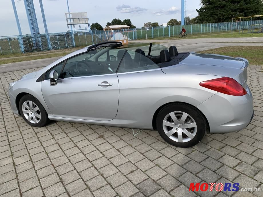 2011' Peugeot 308 photo #3