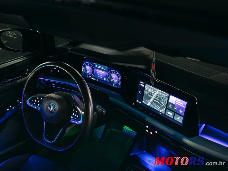 2020' Volkswagen Golf VIII 2,0 Tdi photo #2