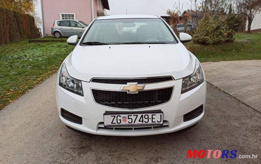 2011' Chevrolet Cruze 1.6 photo #2