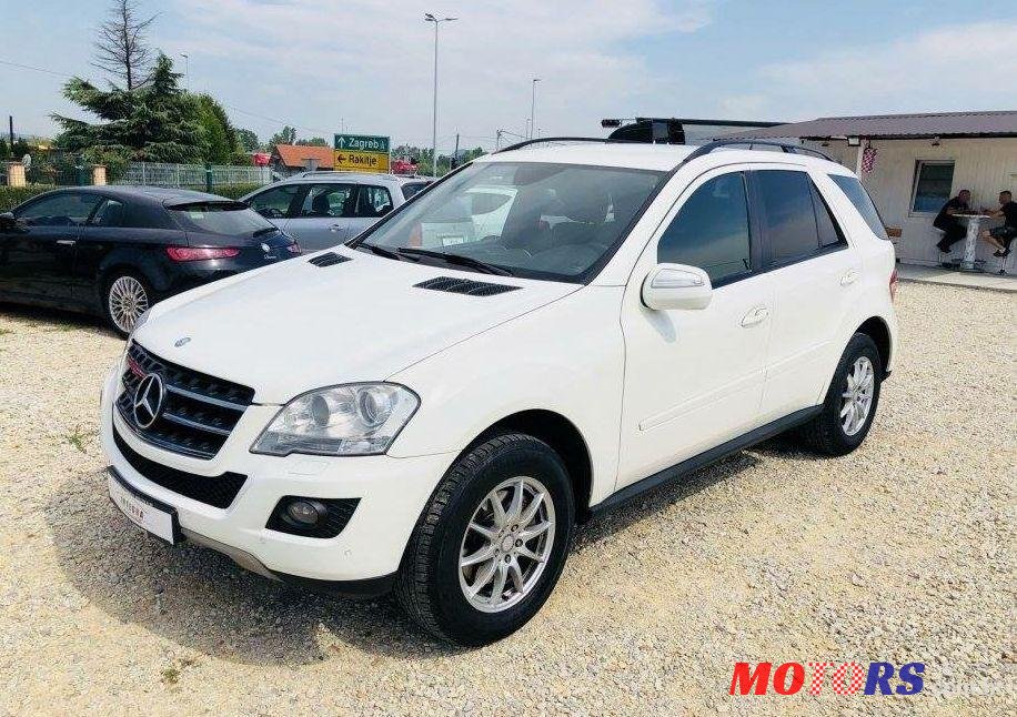 2010' Mercedes-Benz Ml 300 Cdi photo #1