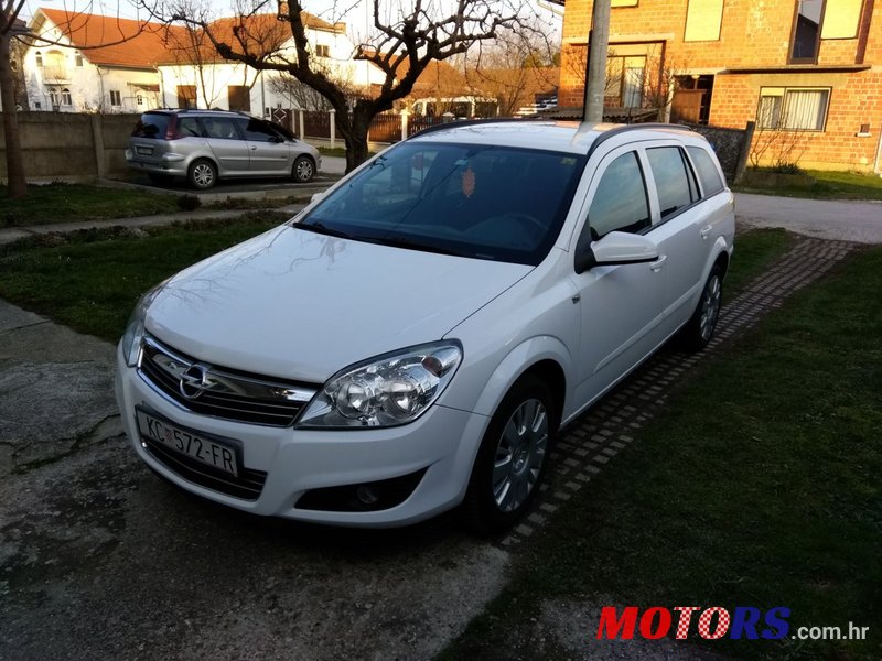 2009' Opel Astra H photo #2