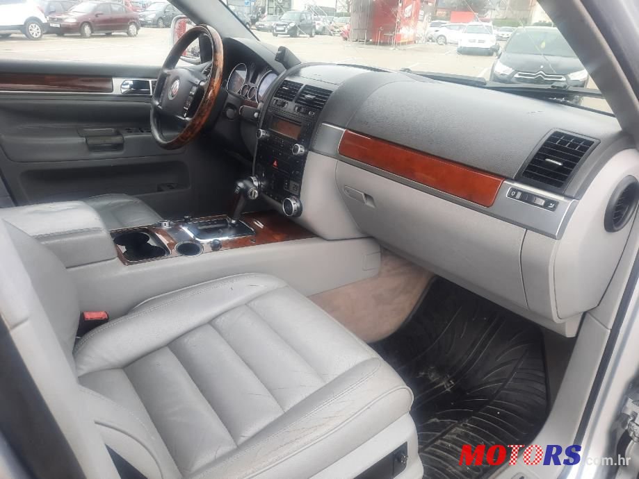 2005' Volkswagen Touareg photo #5