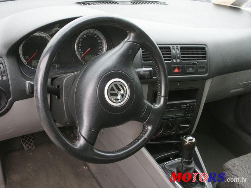 2001' Volkswagen Bora 19.TDI photo #3