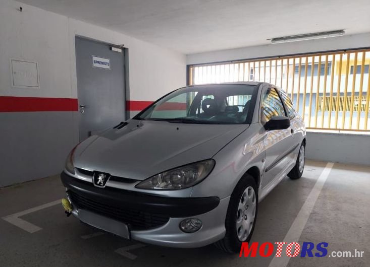 2001' Peugeot 206 1.6 16V Sport photo #1