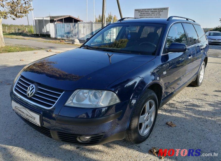 2002' Volkswagen Passat Variant photo #1