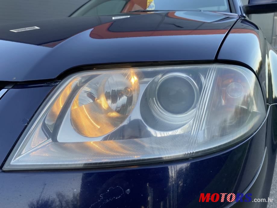 2001' Volkswagen Passat photo #6