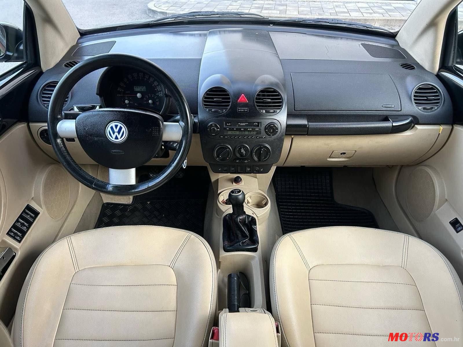 2004' Volkswagen Beetle 1,6 photo #4