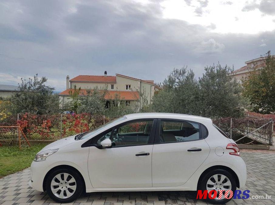 2012' Peugeot 208 1,4 Hdi photo #2